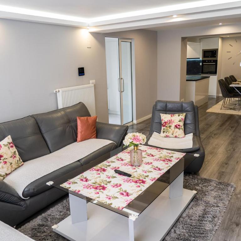 Holiday Home IFI - Six-Bedroom House - 15