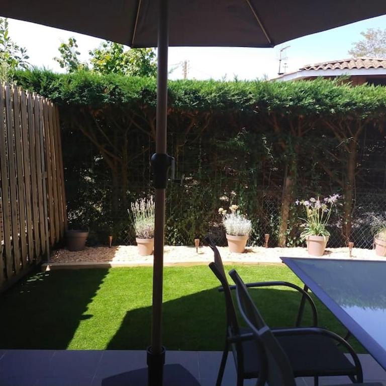 Jolie maison paisible, avec jardinet et parking - Appartement 2 Chambres - 14
