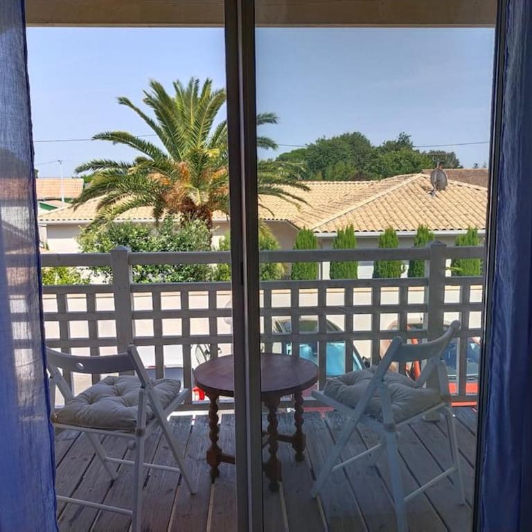 Jolie maison paisible, avec jardinet et parking - Appartement 2 Chambres - 17
