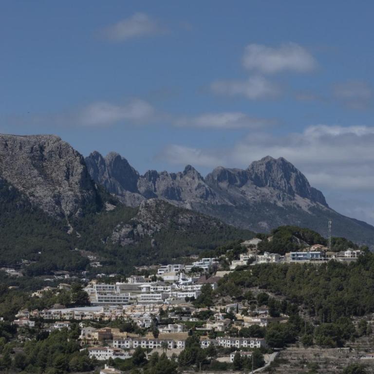 Casa Flora Bungalow con piscinas en Calp - Three-Bedroom Apartment - 56