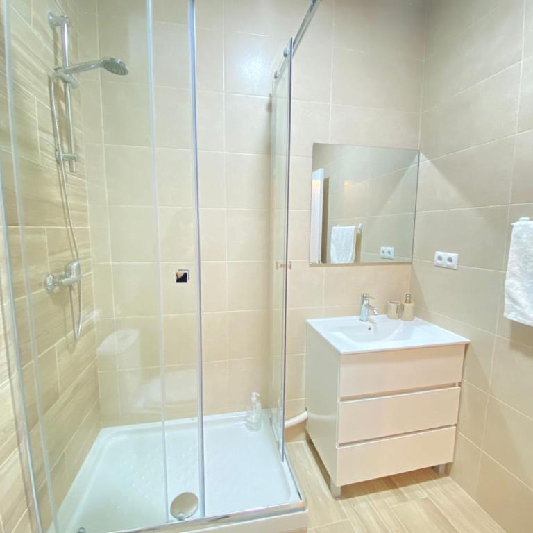 ESTUDIOS GRAN VÍA - Double Room - 8