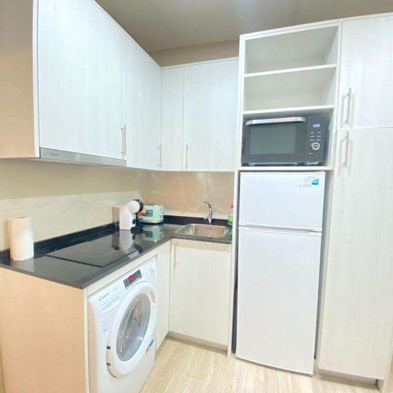 ESTUDIOS GRAN VÍA - Double Room - 11