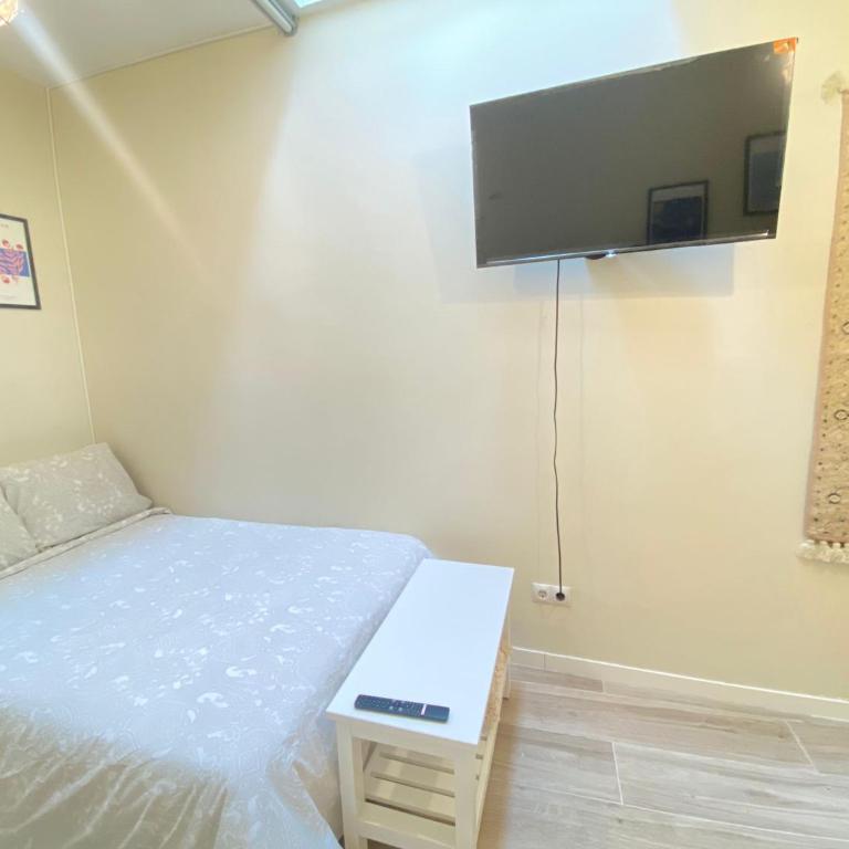 ESTUDIOS GRAN VÍA - Double Room - 13