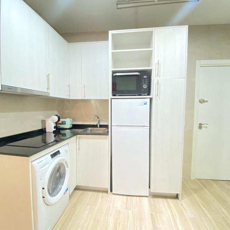 ESTUDIOS GRAN VÍA - Double Room - 3