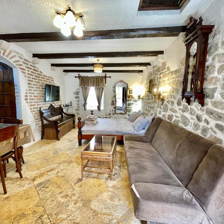 Heart of old town,Private garden ,Stunning View, Free Wi-Fi - Two-Bedroom Apartment - 17