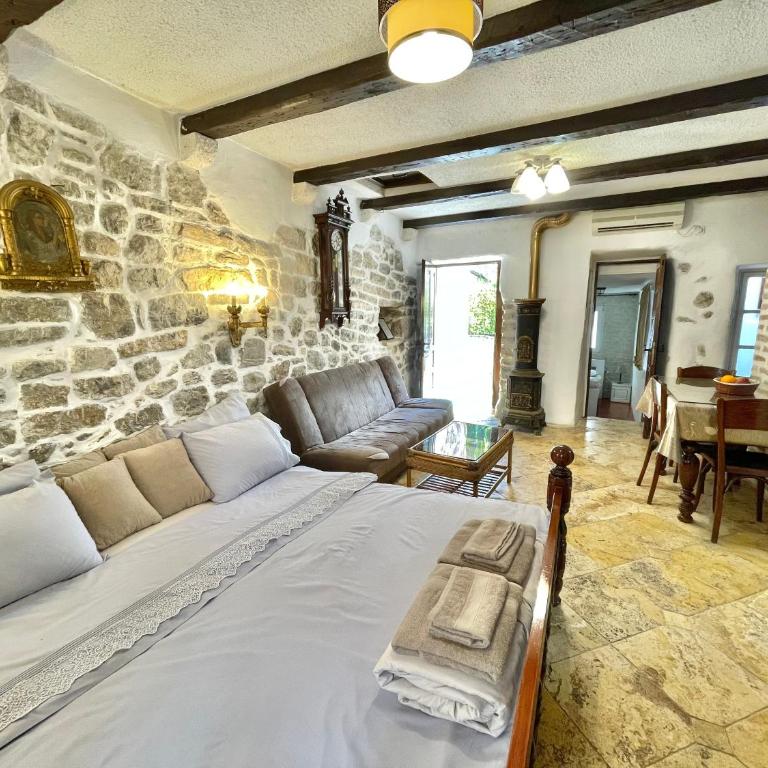 Heart of old town,Private garden ,Stunning View, Free Wi-Fi - Two-Bedroom Apartment - 22