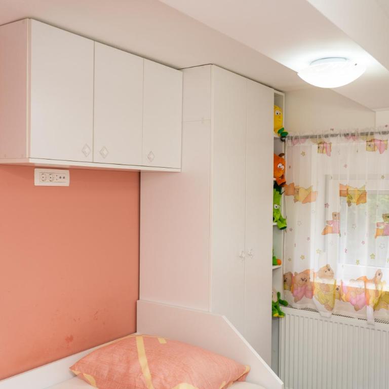 Holiday Home IFI - Six-Bedroom House - 75