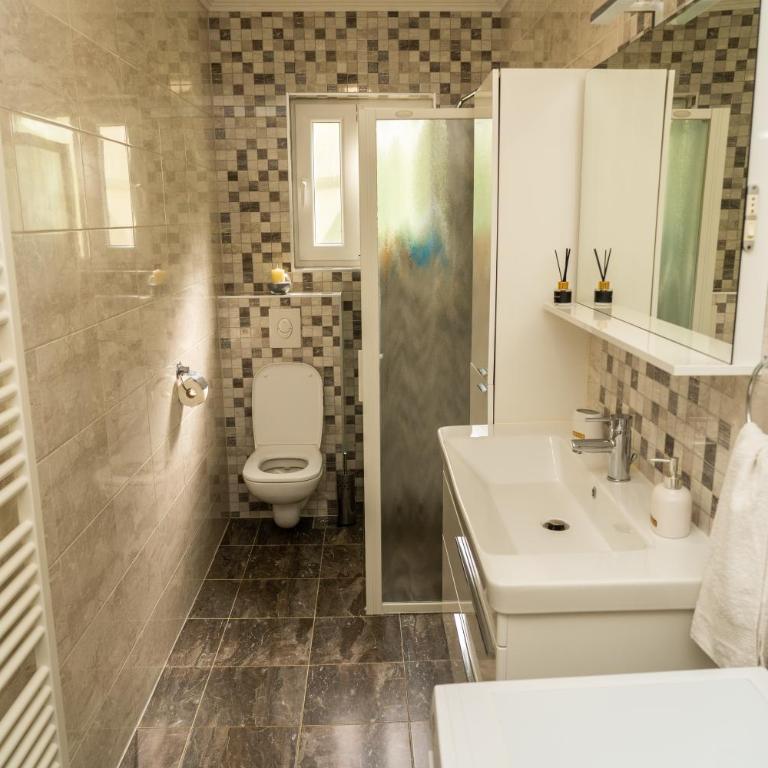 Holiday Home IFI - Six-Bedroom House - 20