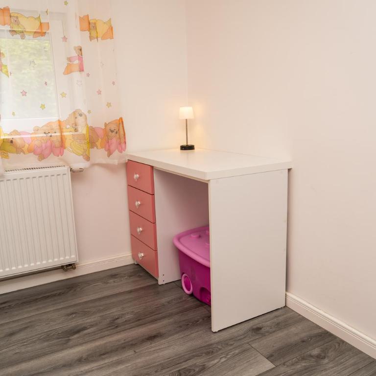 Holiday Home IFI - Six-Bedroom House - 72