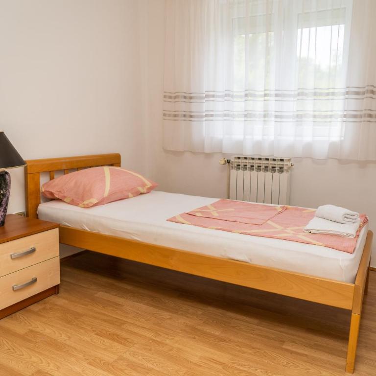 Holiday Home IFI - Six-Bedroom House - 11