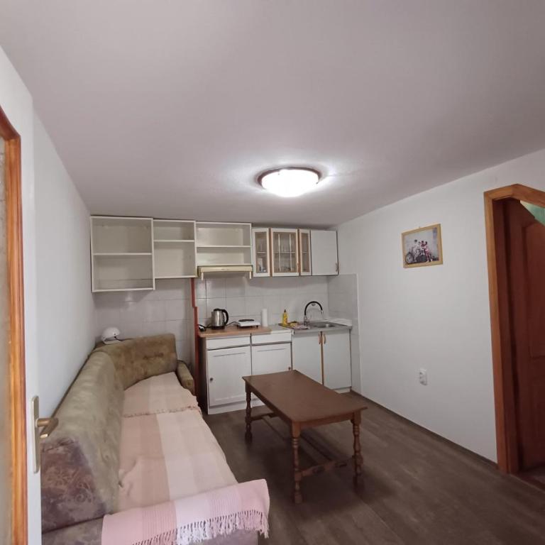 Apartments For Friends - Apartman s 1 Spavaćom Sobom i Popločanim Dvorištem - 3