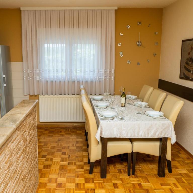Holiday Home IFI - Six-Bedroom House - 56