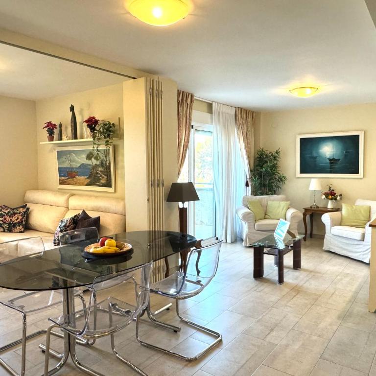 Amplia terraza con maravillosas vistas muy cerca de la playa - Apartamento de 1 dormitorio - 12