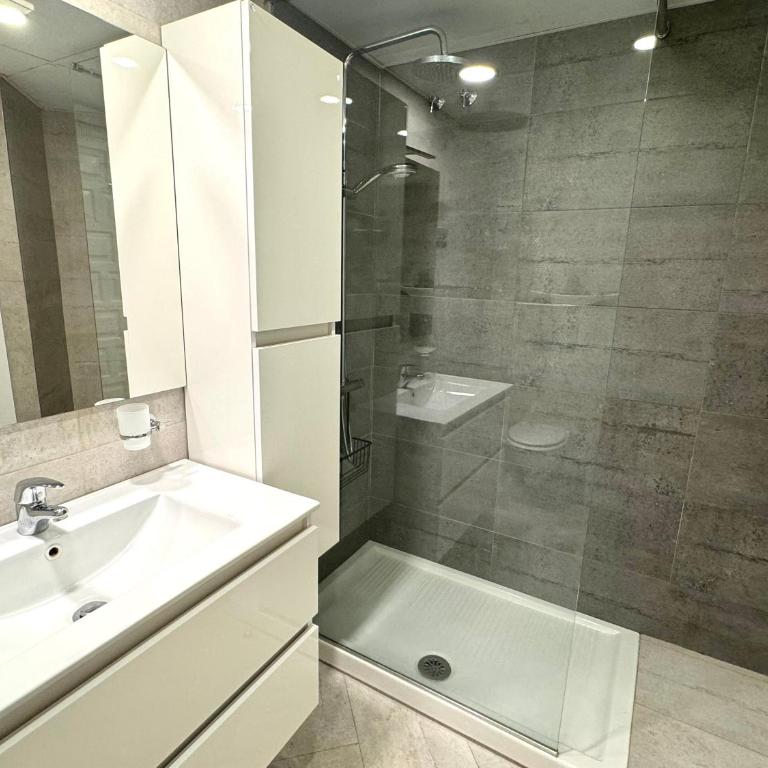 Amplia terraza con maravillosas vistas muy cerca de la playa - Apartamento de 1 dormitorio - 25