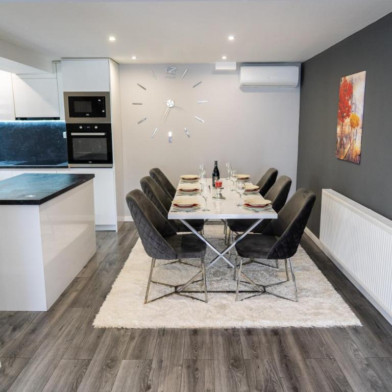Holiday Home IFI - Six-Bedroom House - 58
