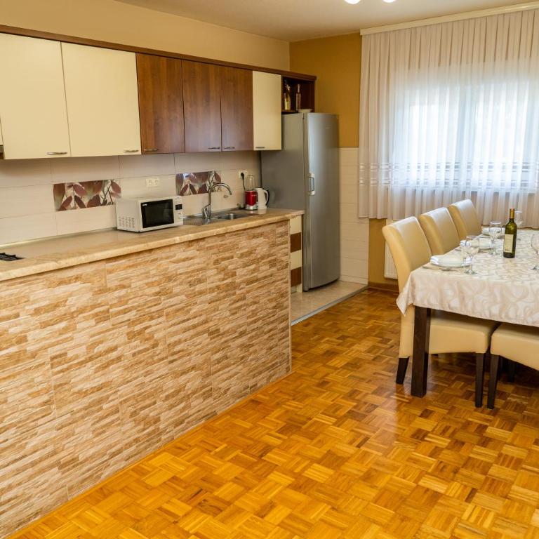 Holiday Home IFI - Six-Bedroom House - 23