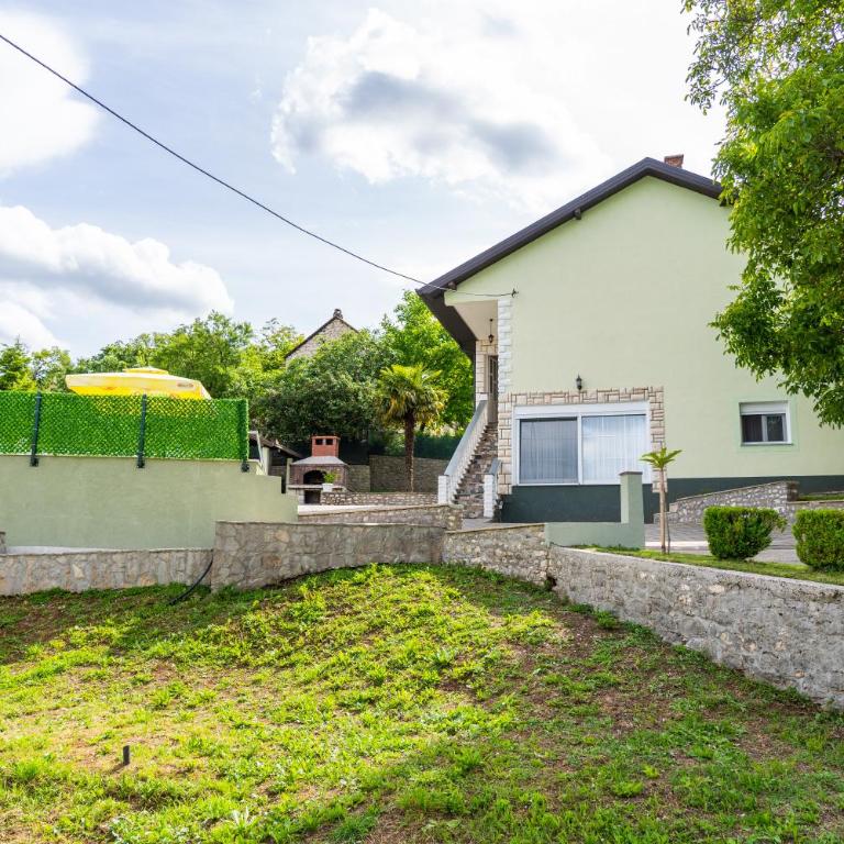 Holiday Home IFI - Six-Bedroom House - 84