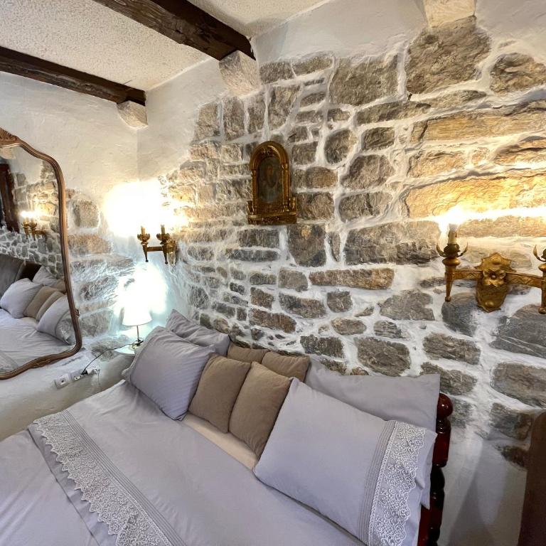 Heart of old town,Private garden ,Stunning View, Free Wi-Fi - Two-Bedroom Apartment - 20