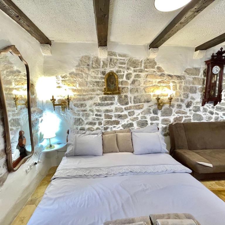Heart of old town,Private garden ,Stunning View, Free Wi-Fi - Two-Bedroom Apartment - 19