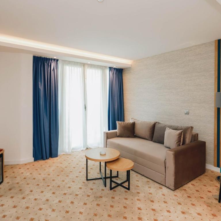 Hotel Montenegro - Apartman - 1