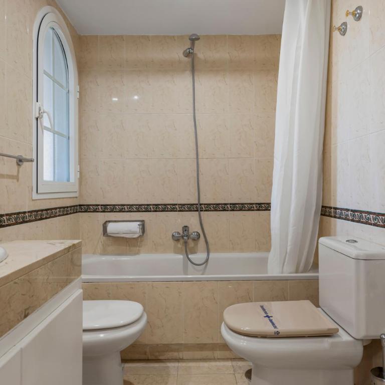 Duplex in Puerto Banus by Costarentals - Ref M40 - Apartamento de 3 dormitorios - 24