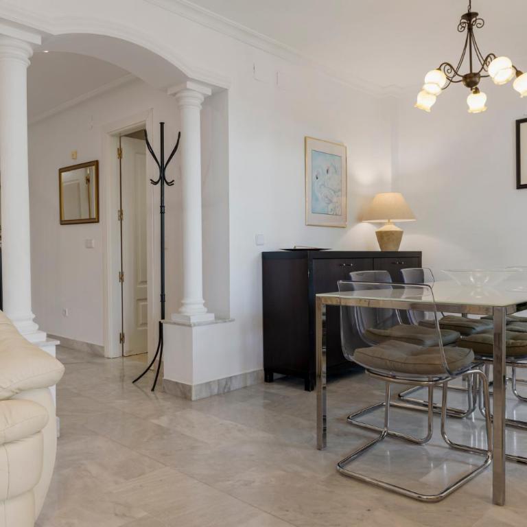 Duplex in Puerto Banus by Costarentals - Ref M40 - Apartamento de 3 dormitorios - 12