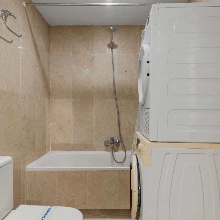 Duplex in Puerto Banus by Costarentals - Ref M40 - Apartamento de 3 dormitorios - 25