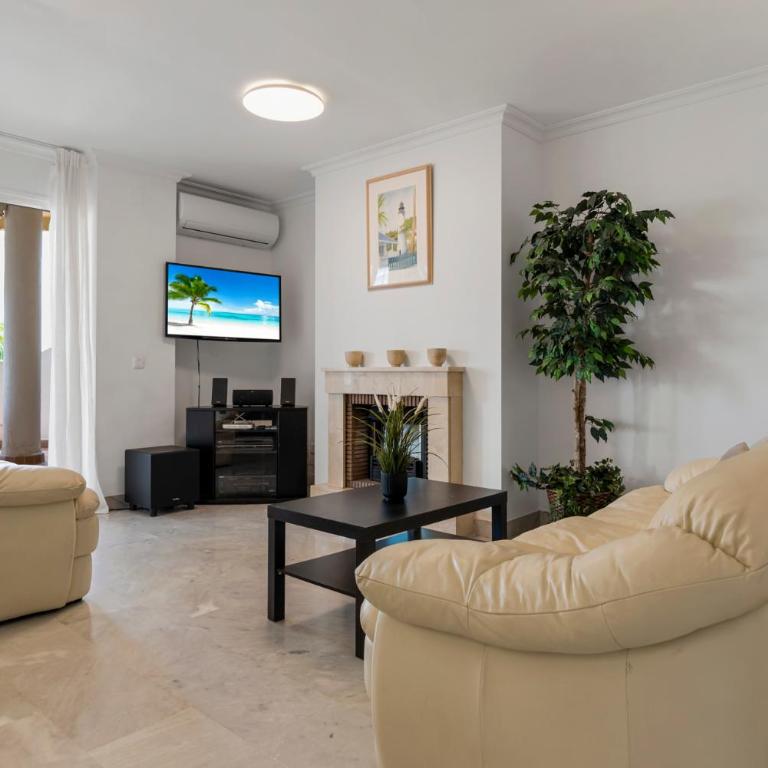 Duplex in Puerto Banus by Costarentals - Ref M40 - Apartamento de 3 dormitorios - 2