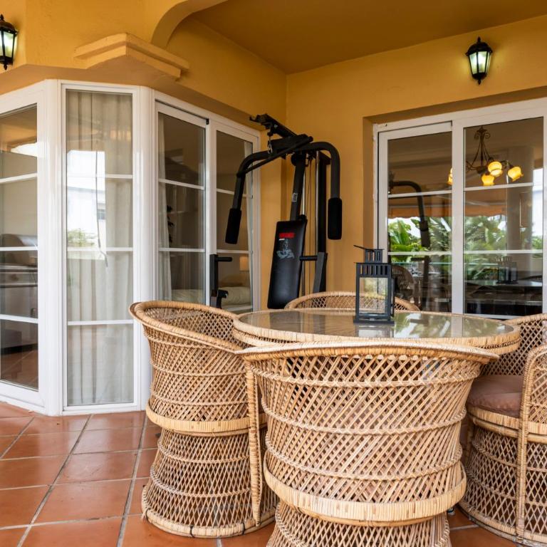 Duplex in Puerto Banus by Costarentals - Ref M40 - Apartamento de 3 dormitorios - 30