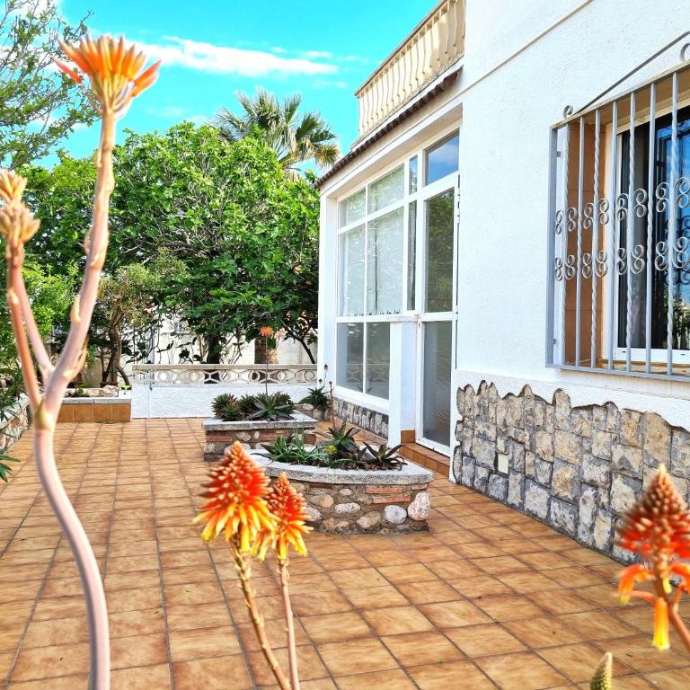 Villa Aquamarina 600 m vom Meer, Casa in Miami Platja, Ferienhaus mit Garten, WLAN, Garage, Terrasse, Grill - Villa de 3 dormitorios - 1