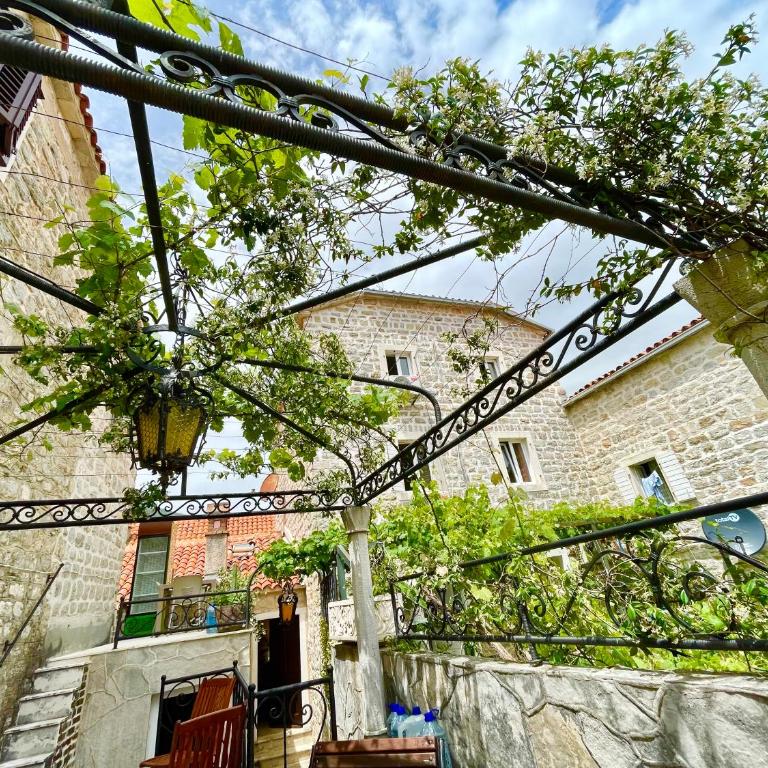Heart of old town,Private garden ,Stunning View, Free Wi-Fi - Two-Bedroom Apartment - 5