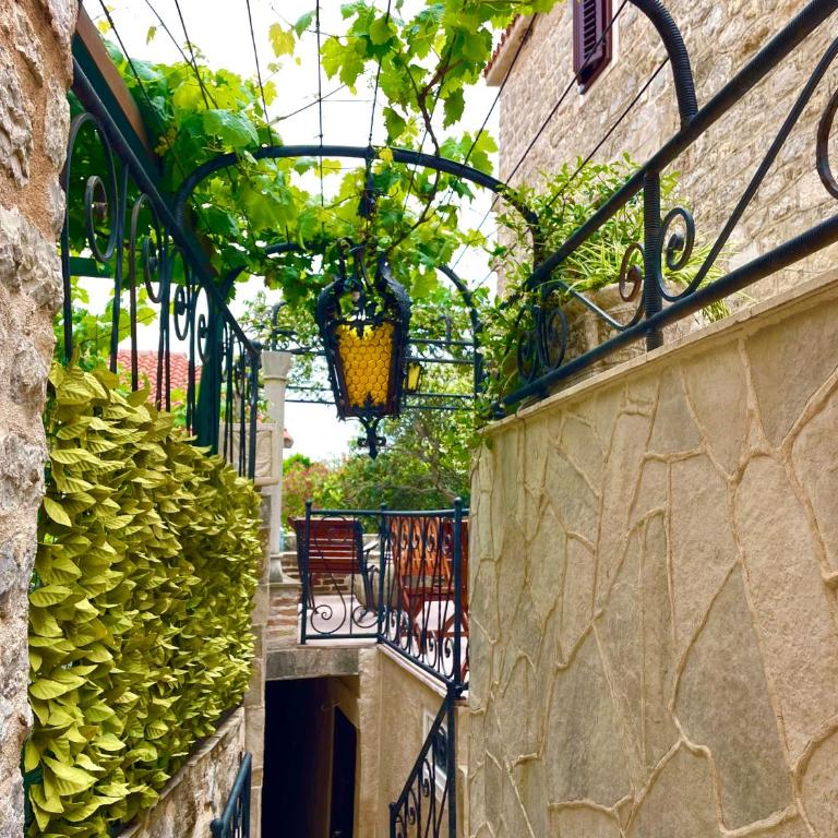 Heart of old town,Private garden ,Stunning View, Free Wi-Fi - Two-Bedroom Apartment - 14