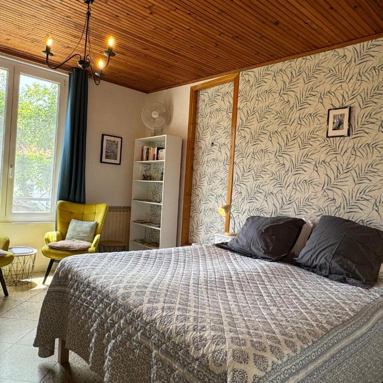 En ville avec un air de campagne - One-Bedroom Apartment - 9