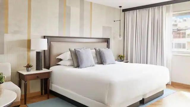 Hyatt Regency Hesperia Madrid - Habitación Doble Deluxe con cama extragrande y vistas a la ciudad - 1