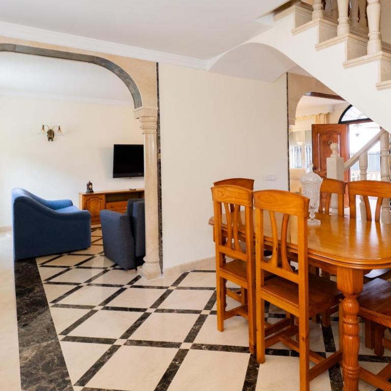 Cubo's Villa Paraiso - Three-Bedroom Chalet - 18