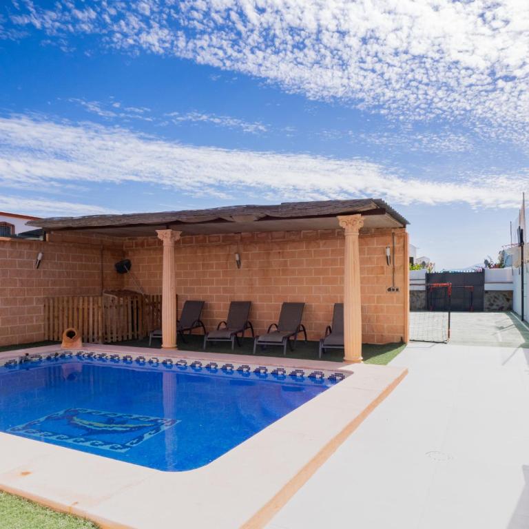 Cubo's Villa Paraiso - Three-Bedroom Chalet - 3