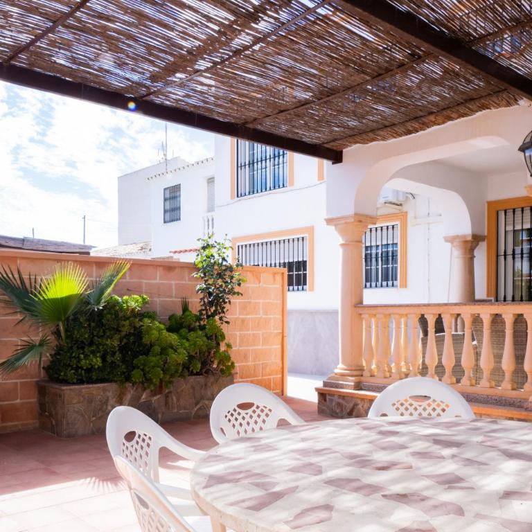 Cubo's Villa Paraiso - Three-Bedroom Chalet - 8