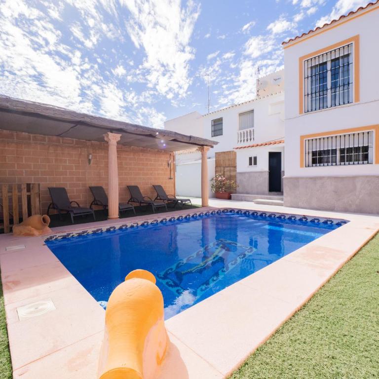 Cubo's Villa Paraiso - Three-Bedroom Chalet - 2