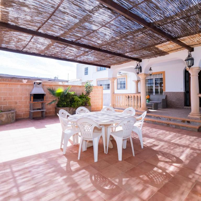 Cubo's Villa Paraiso - Three-Bedroom Chalet - 10