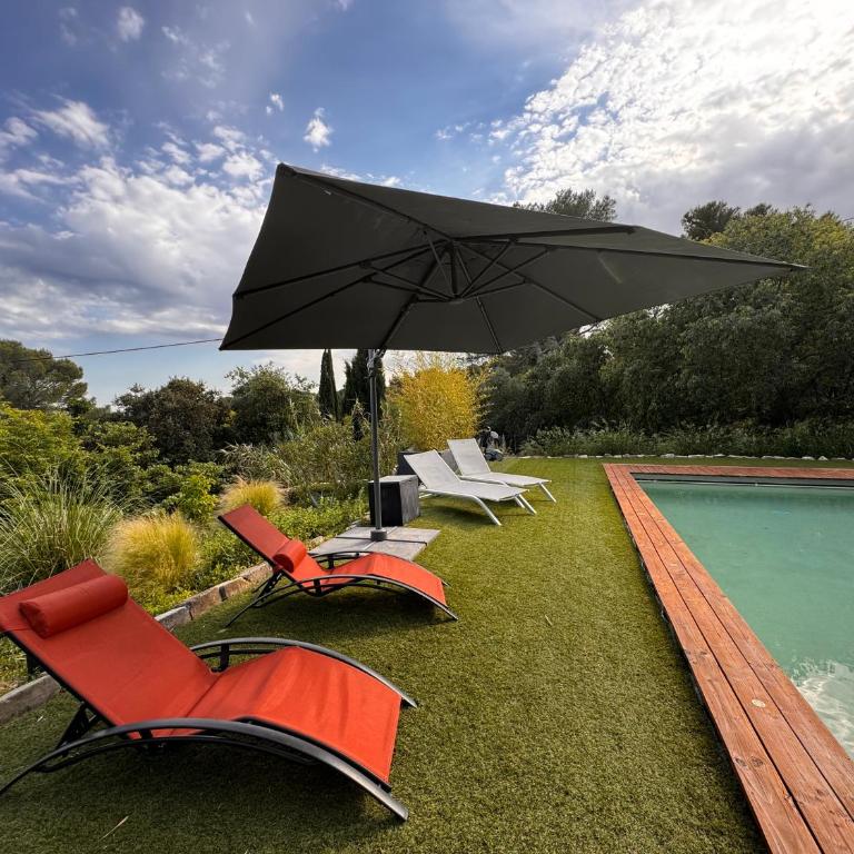 NIMES Villa au calme avec Jardin, Piscine et Terrain pétanque à 5 min du centre ville - Villa - 14