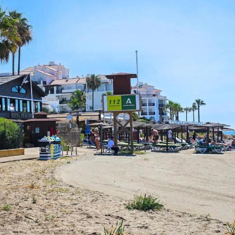 Cozy beachfront 2BR with Terrace, Pool and Garage - Apartamento de 2 dormitorios - 40
