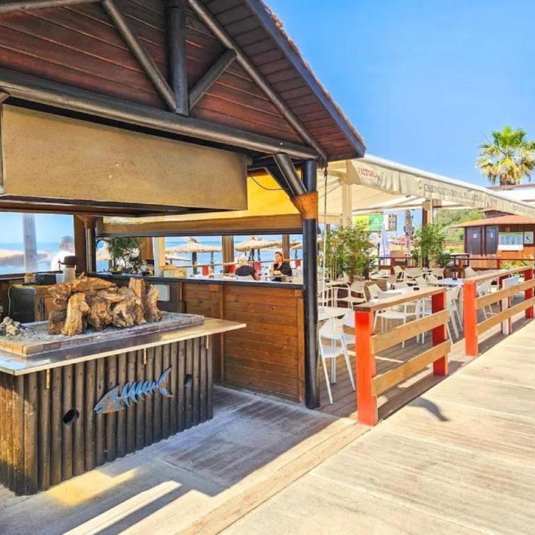 Cozy beachfront 2BR with Terrace, Pool and Garage - Apartamento de 2 dormitorios - 42