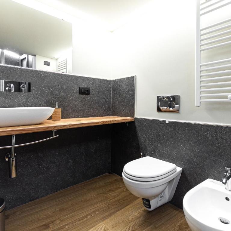 PIENO CENTRO - 3 min ACQUARIO - Appartamento con 1 Camera da Letto e 2 Bagni - 12