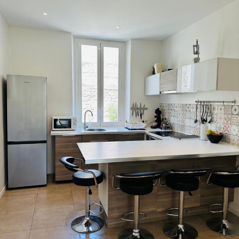 BEAU REZ DE JARDIN- Cannes Suquet - Clim- Calme - Lumineux- 15 minutes Palais des Festival - Apartment mit 2 Schlafzimmern - 3