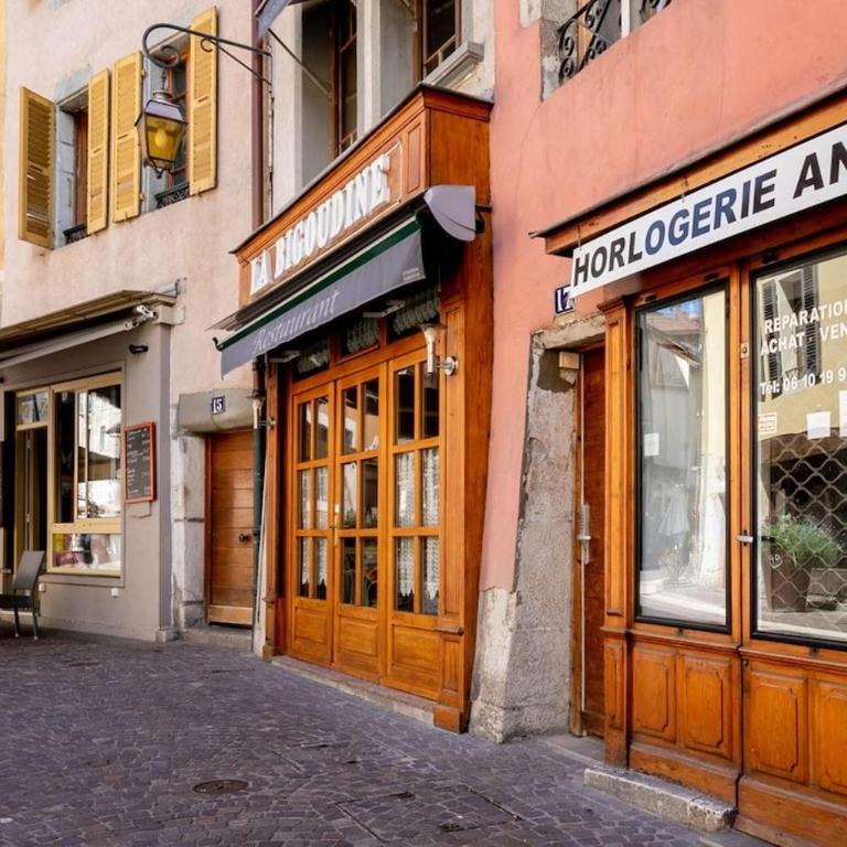 Dauphin vieille ville Annecy ancien couvent 1638 - One-Bedroom Superior Apartment - 19