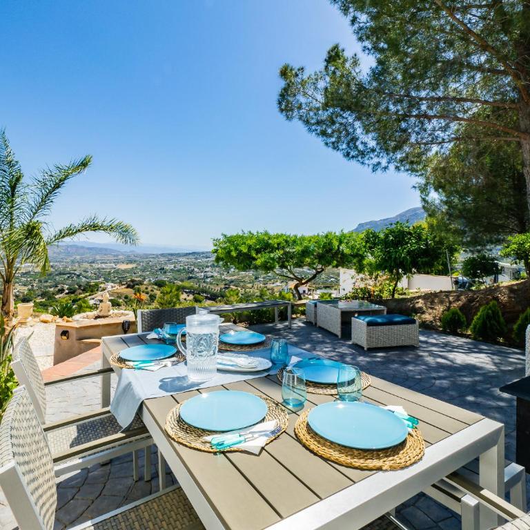 Cubo's Los Olivos View Rural House - Vacation Home - 2