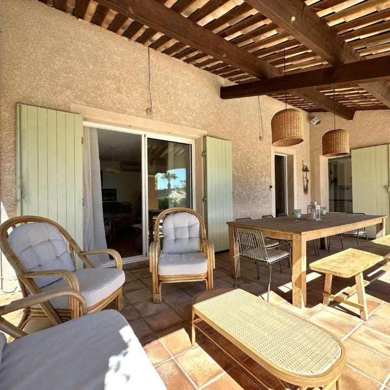 L'Oulivo, Villa pour 10 personnes avec piscine privée dans le Domaine de Valcros à La Londe-les-Maures - Ferienhaus - 10