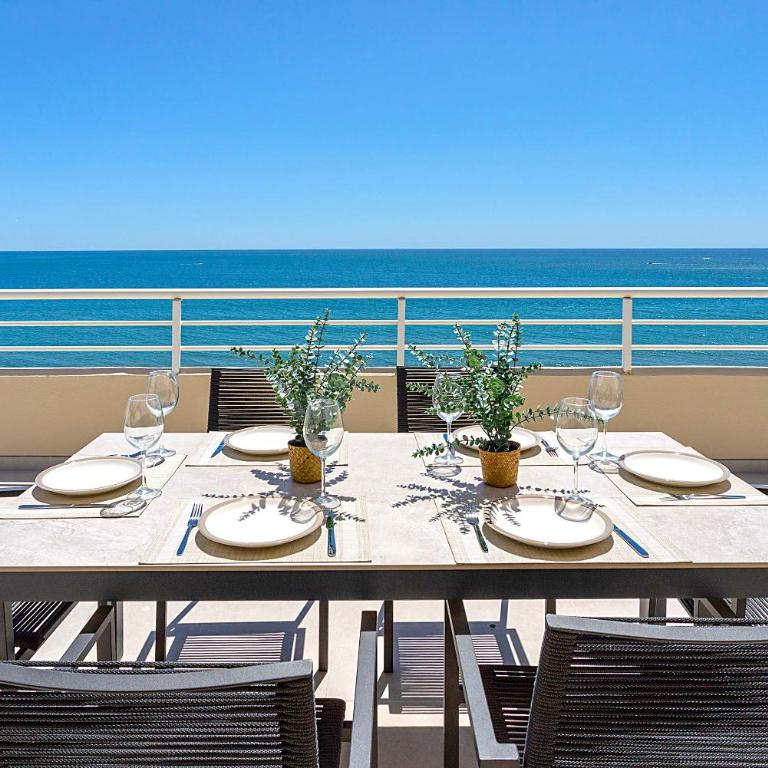 Genteel Home Los Corales Beach - Three-Bedroom Apartment - 11
