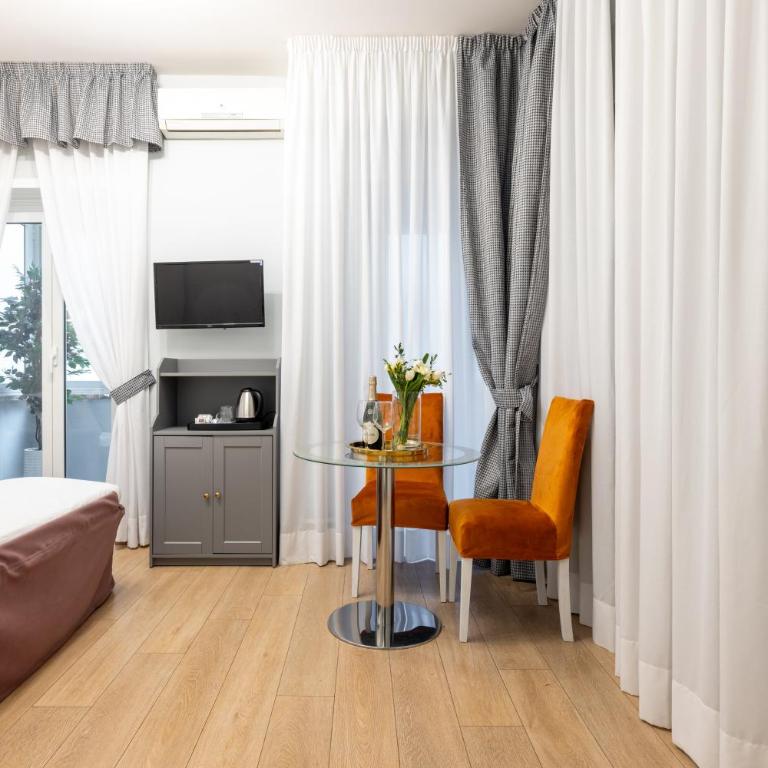 Domus Bella Roma - Double Room with Sofa Bed and Kitchen - 16