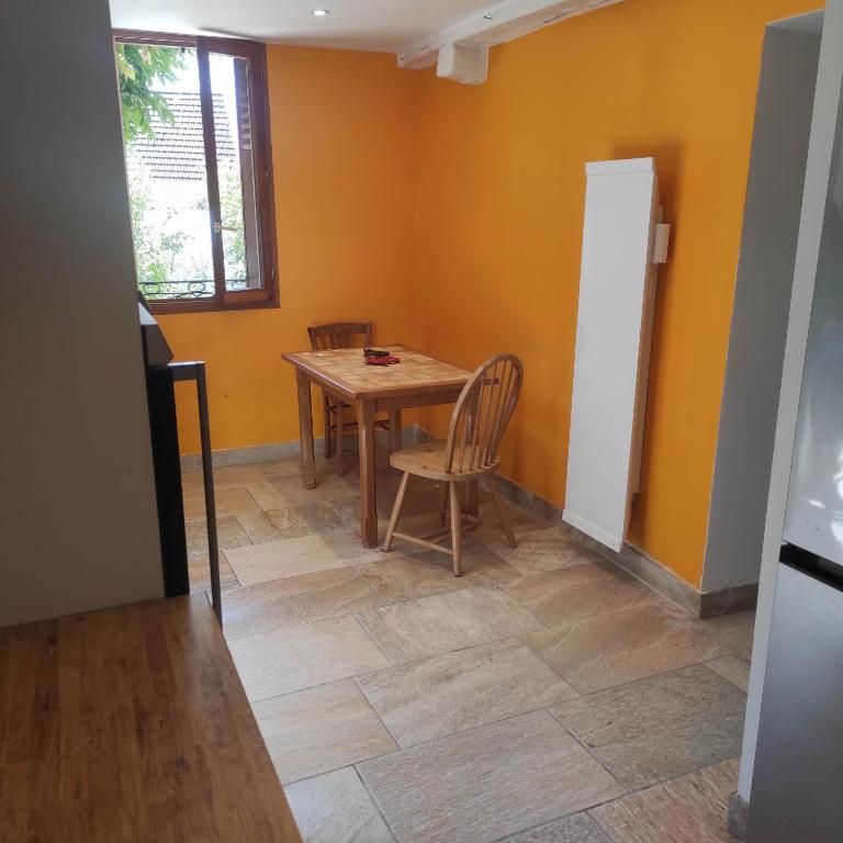MAISON DE CHARME LAC AIGUEBELETTE - Villa 3 Chambres - 23